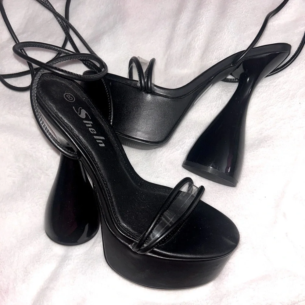 Heels - Picture 1 of 3